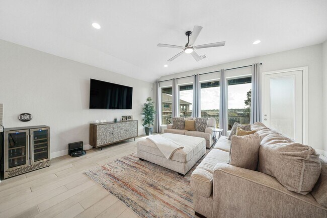 Foto del edificio - 4 Bedroom/3 Bath Ladera Enclave Subdivision