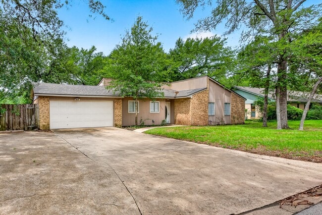Building Photo - 3202 Forestwood Dr