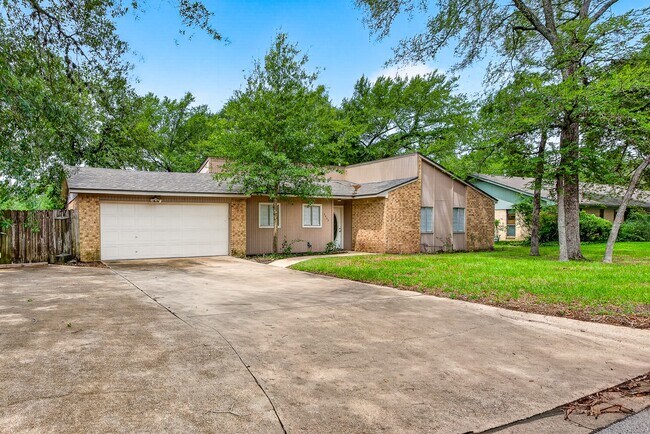 Foto del edificio - 3202 Forestwood Dr