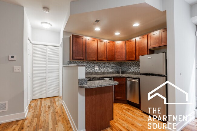 Foto del edificio - 556 W Arlington Pl