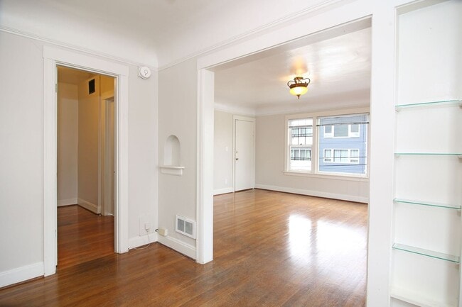 Interior Photo - Oregonian