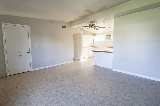 Foto del edificio - 4 bed/ 2 bath!!