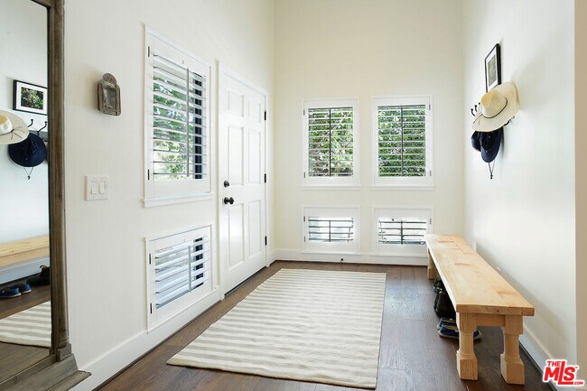 Building Photo - 17258 Palisades Cir