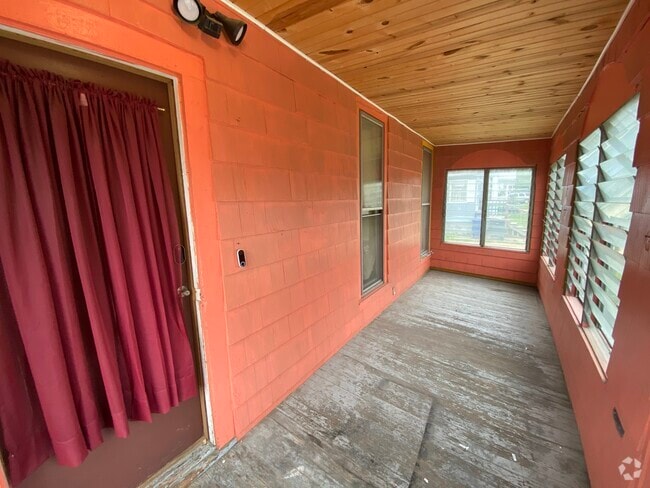Building Photo - 630 9th ave s