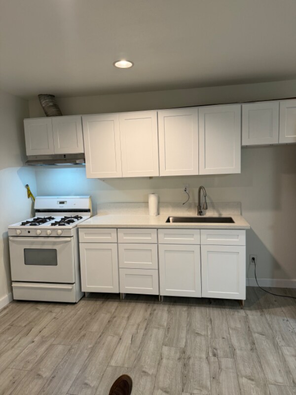 Building Photo - 10415 Dorothy Ave