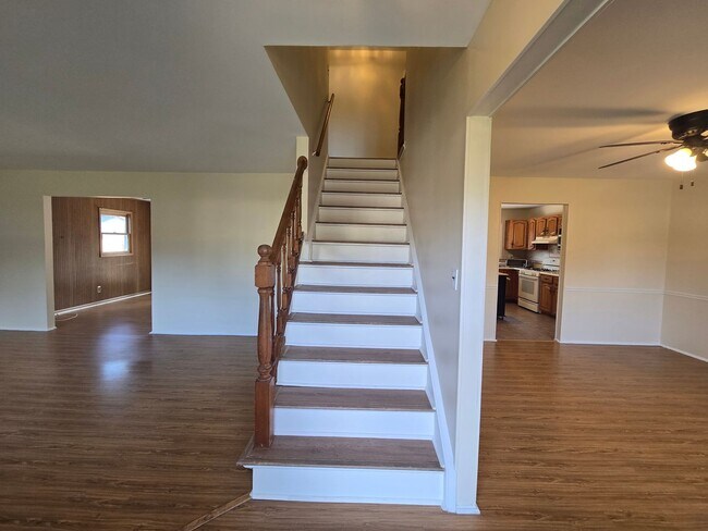 Building Photo - Freshly painted throughout is this 4-bedro...