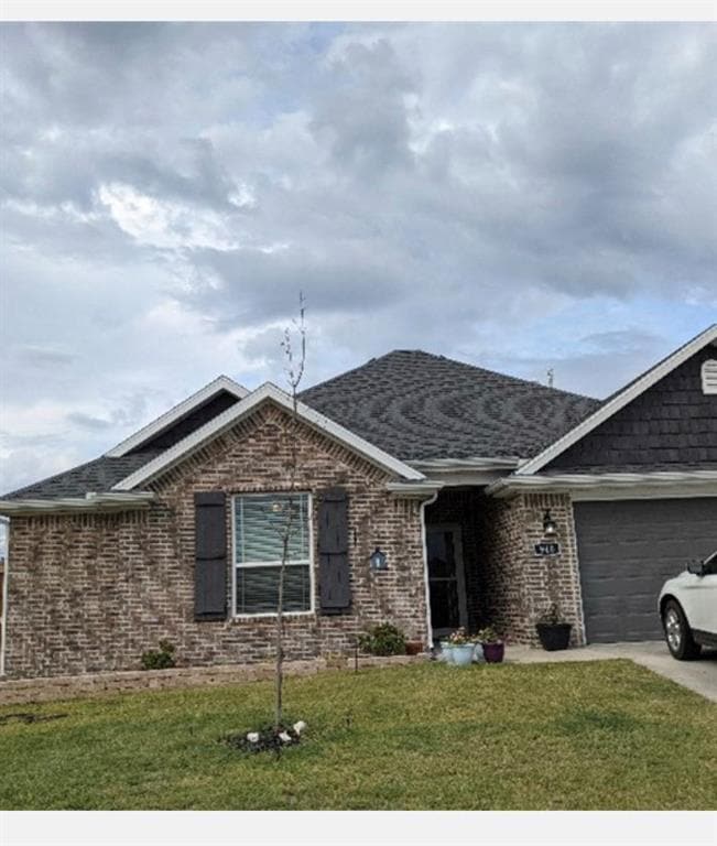 Primary Photo - 940 Lakeview Dr