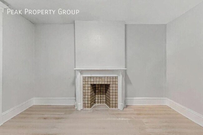 Foto del edificio - 196 W 8th Ave