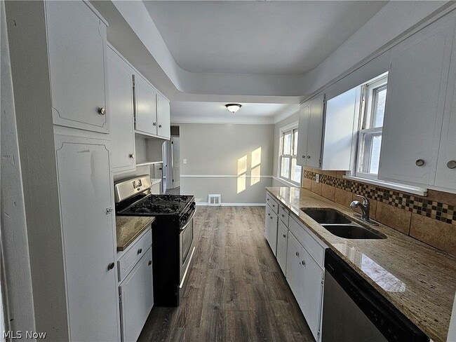 Building Photo - 9516 Alexander Rd