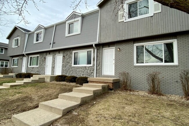 Building Photo - Rainbow Court Townhomes