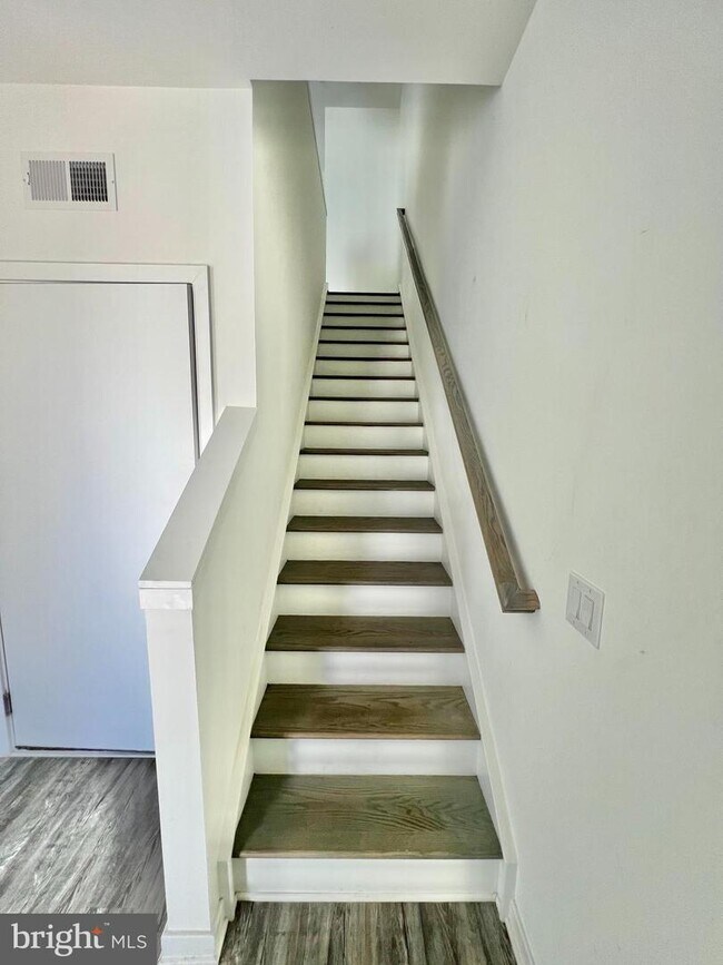 Building Photo - 3103 Beachview Ln