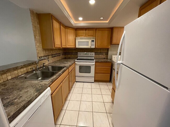 Foto del edificio - ANNUAL RENTAL - 1 BED / 1 BATH AT LAKEWOOD