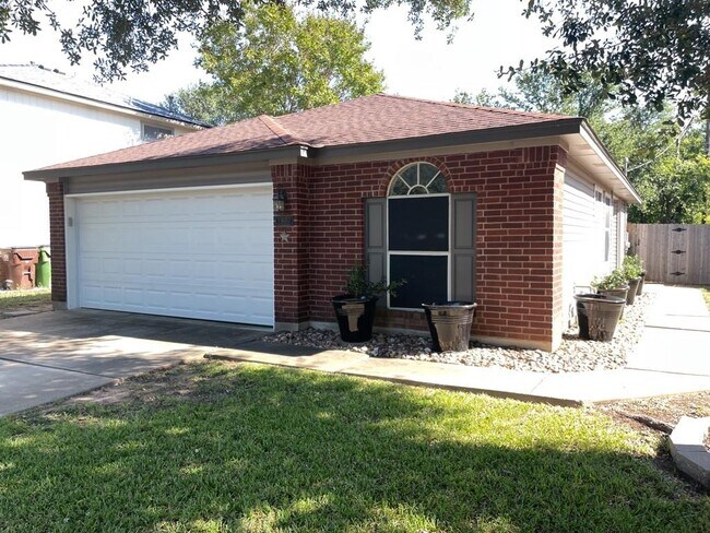 Building Photo - 1807 Hollow Tree Blvd