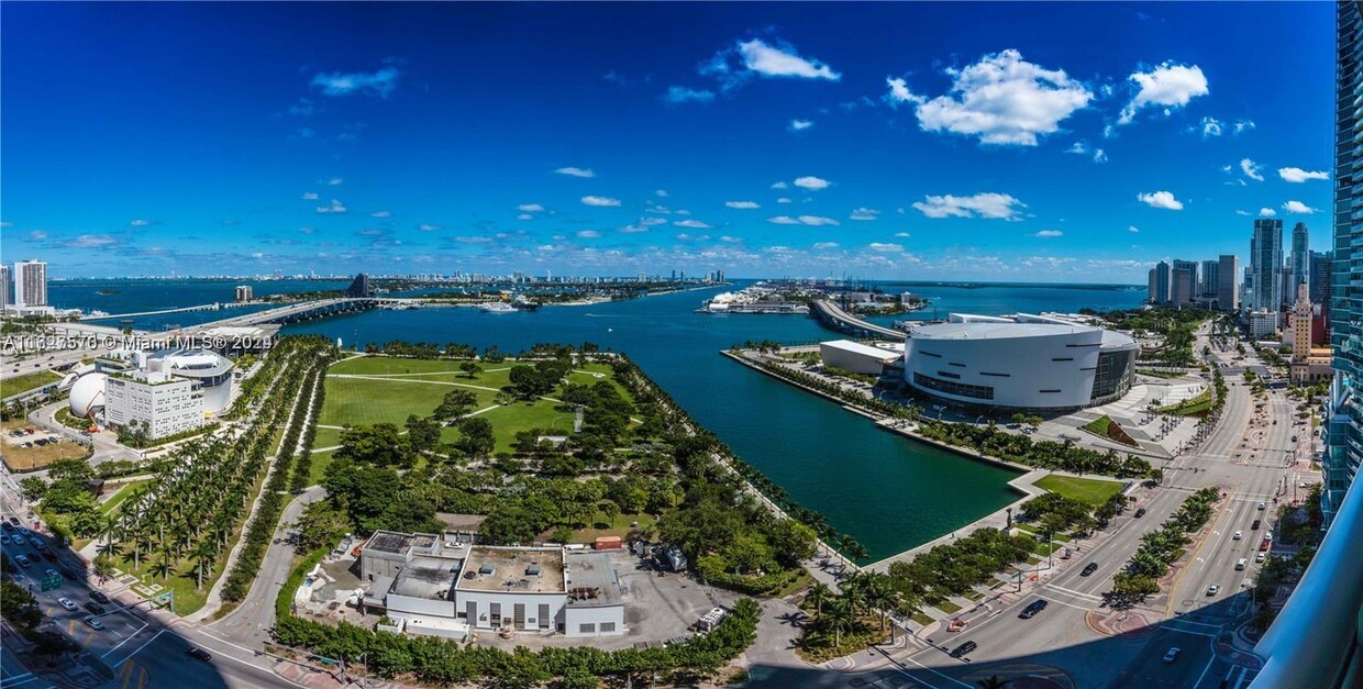 Foto principal - 900 Biscayne Blvd