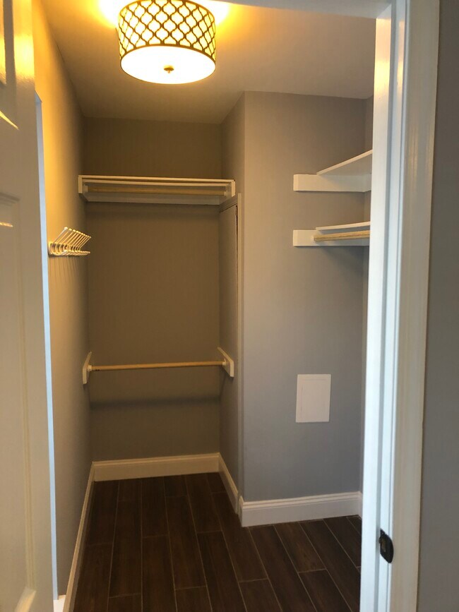 2431 South Walter Reed Drive Unit Apt. C, Arlington, VA 22206