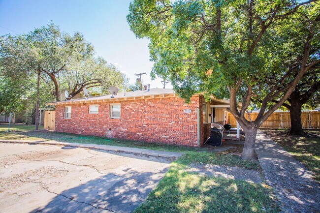 Building Photo - 2815 43rd St
