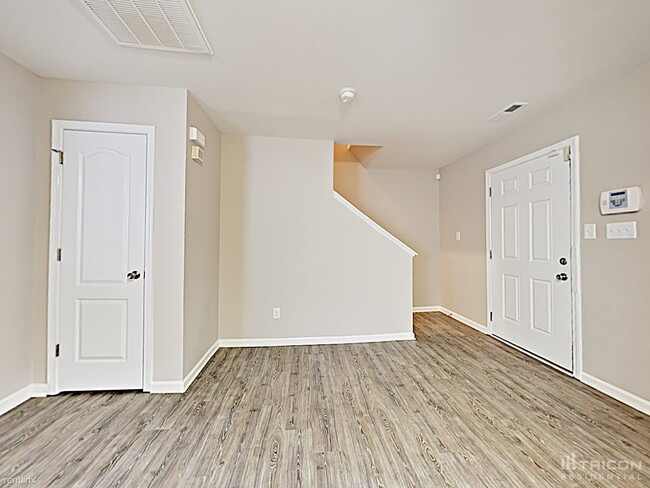 Foto del edificio - 4406 Cochran Farm Ln