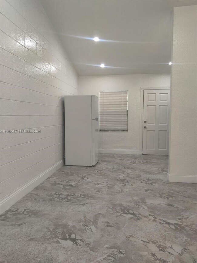 Foto del edificio - 709 NE 7th St
