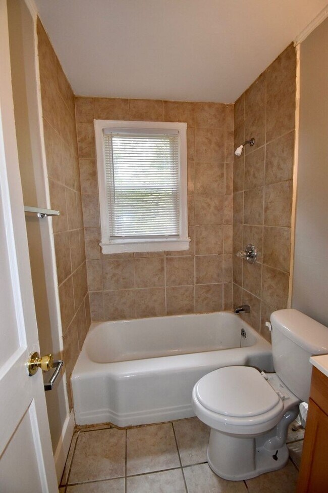 Building Photo - Two Bedroom, One bath house available now!