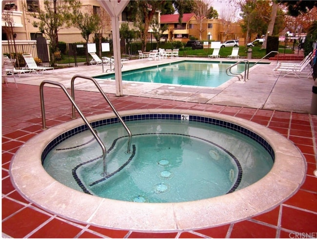 Jacuzzi - 27236 Luther Dr