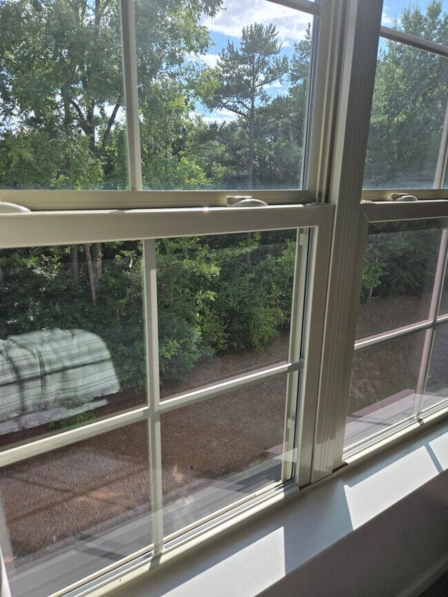 Building Photo - Beautiful Upscale Townhome