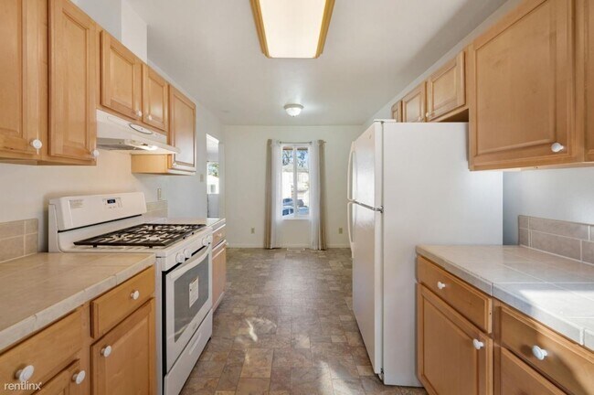 Building Photo - 3 br, 1 bath House - 175 E Vista Ave