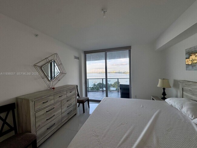 Foto del edificio - 488 NE 18th St