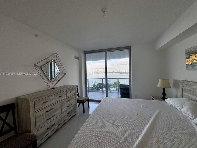 Building Photo - 488 NE 18th St