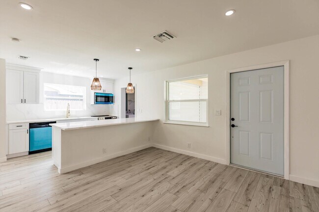 Building Photo - 312 Baker Dr