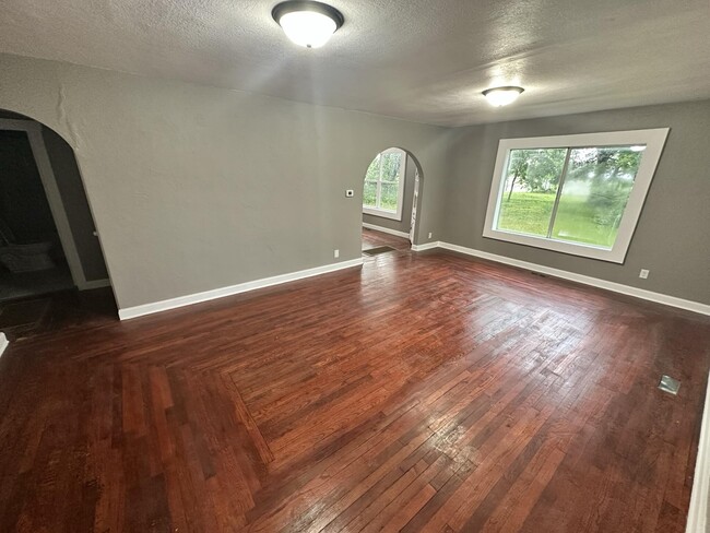 Building Photo - 166 Holt Ln