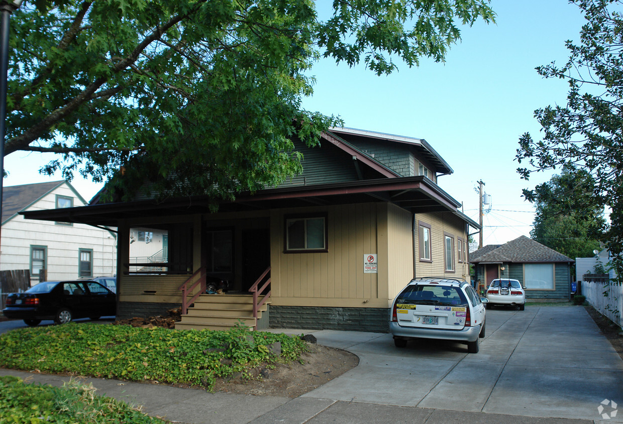 Building Photo - 671 E 16th Ave