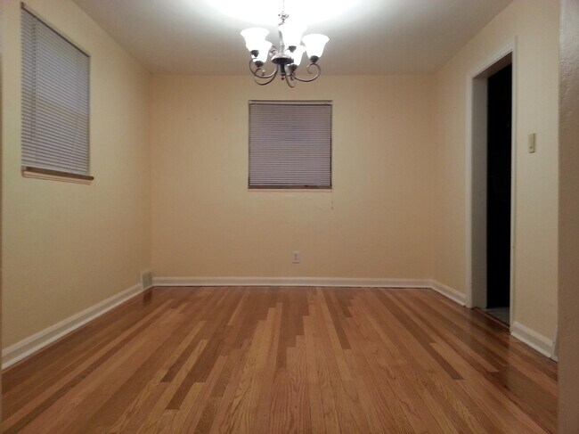 Comedor - 118 Mount Lebanon Blvd