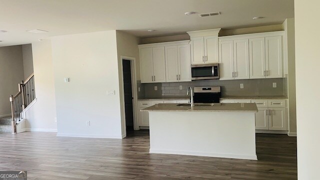 Foto del edificio - 987 Sunny Lk Dr