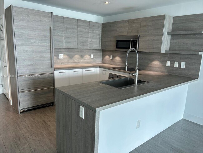 Foto del edificio - 400 Sunny Isles Blvd