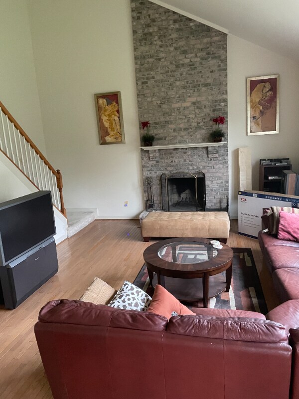 Building Photo - 1 Hydeaway Ct