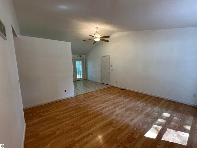 Building Photo - 137 N Wood Meadows Dr