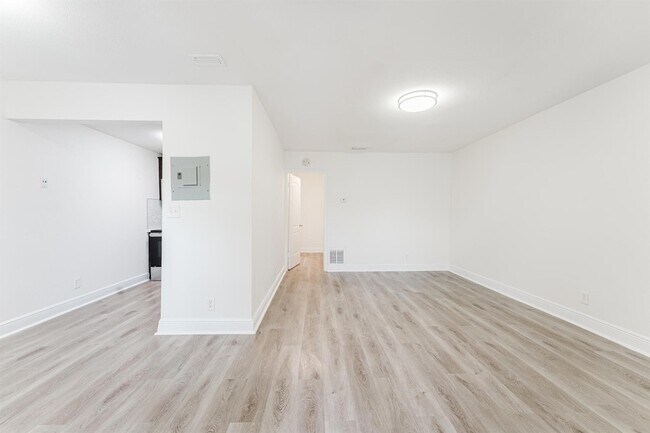 Foto del edificio - 1200 NW 13th St