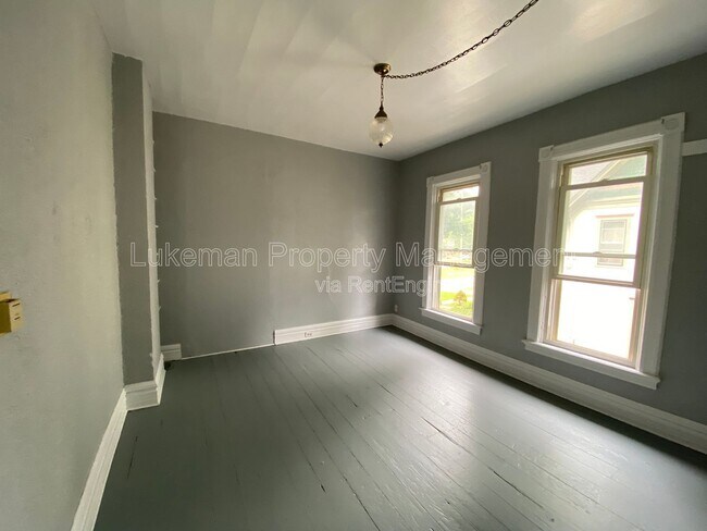 Foto del edificio - 1020 W Kalamazoo Ave