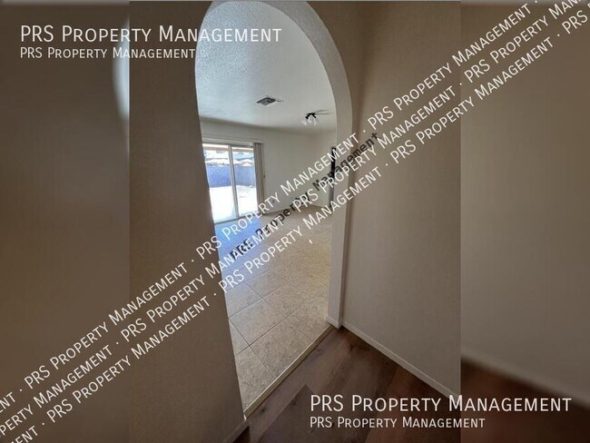 Foto del edificio - 3747 E Hampton Ave