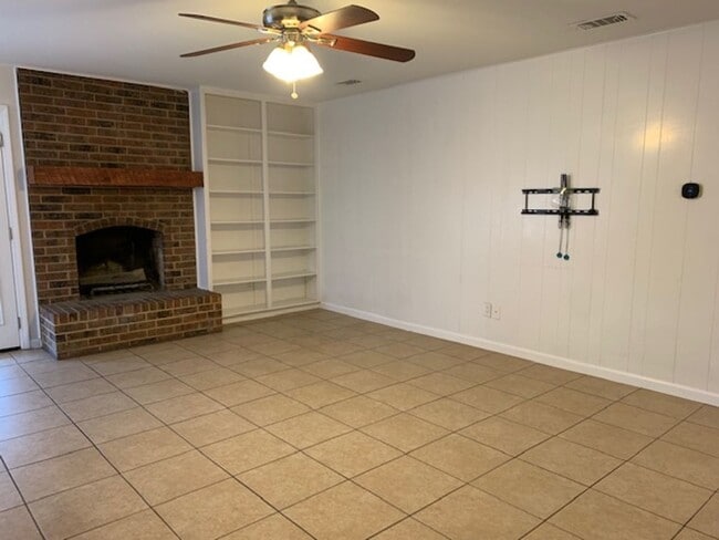 Building Photo - Coming Soon! 4 Bedroom, 2 Full Bath Home L...