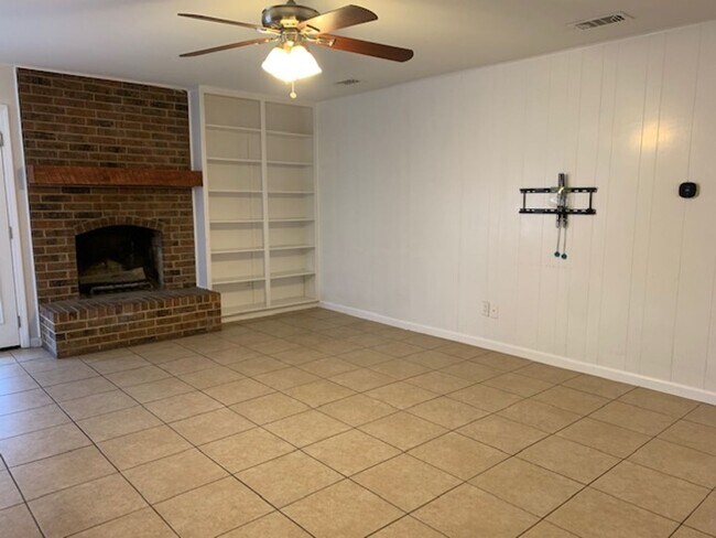 Foto del edificio - Coming Soon! 4 Bedroom, 2 Full Bath Home L...