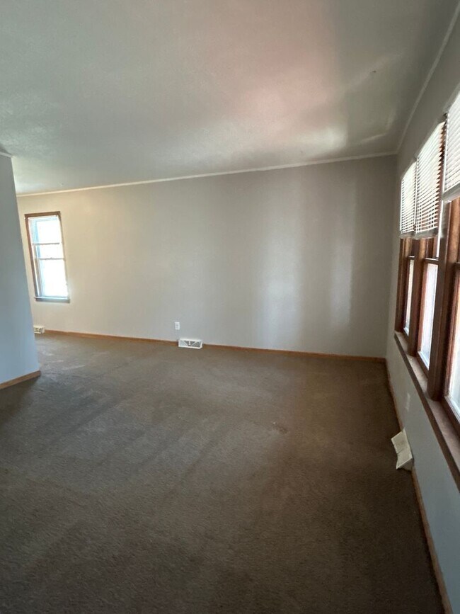 Foto del edificio - Spacious 3 bedroom 1 Bathroom House Available May 1st!