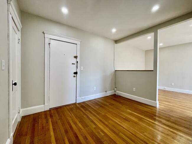Building Photo - 62 Queensberry St