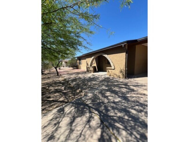 Foto del edificio - 3 bedroom, 2 bath, NO HOA