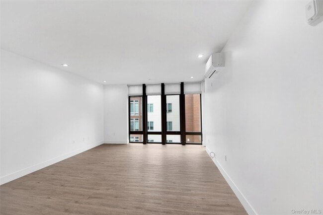 Foto del edificio - 645 N MacQuesten Pkwy