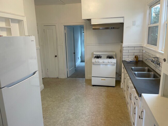 Building Photo - 509 Athol Ave