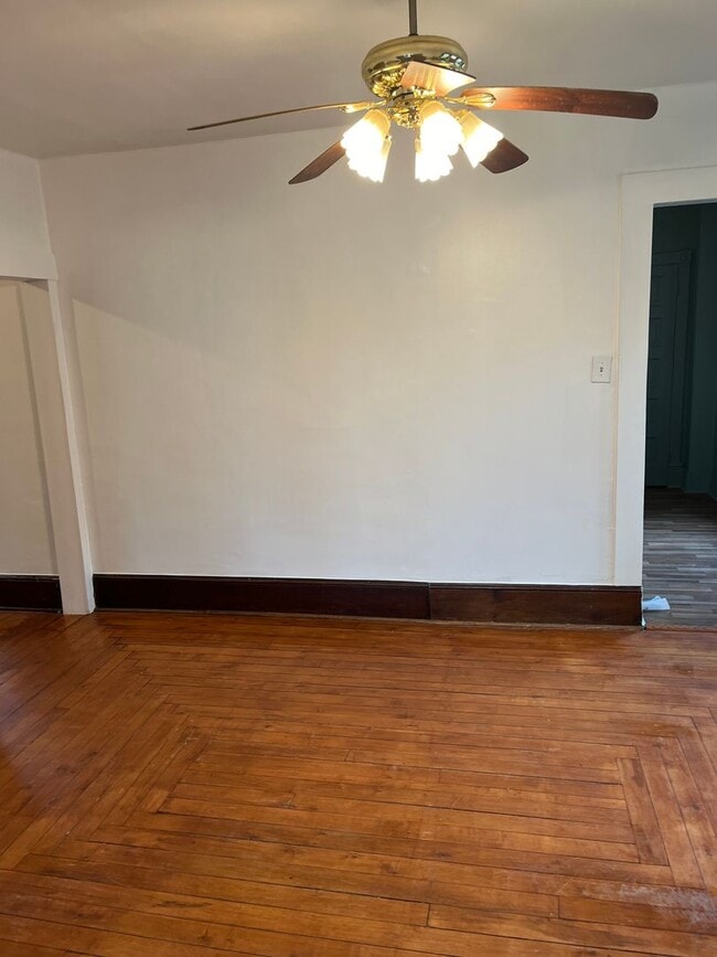 Building Photo - 2 Bedroom Apartment