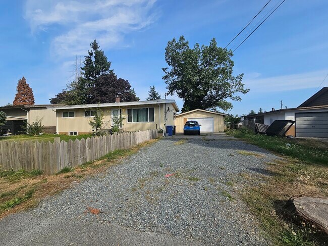 Building Photo - 2508 Hill Tout St