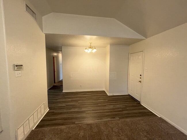 Building Photo - 2204 Wright Way