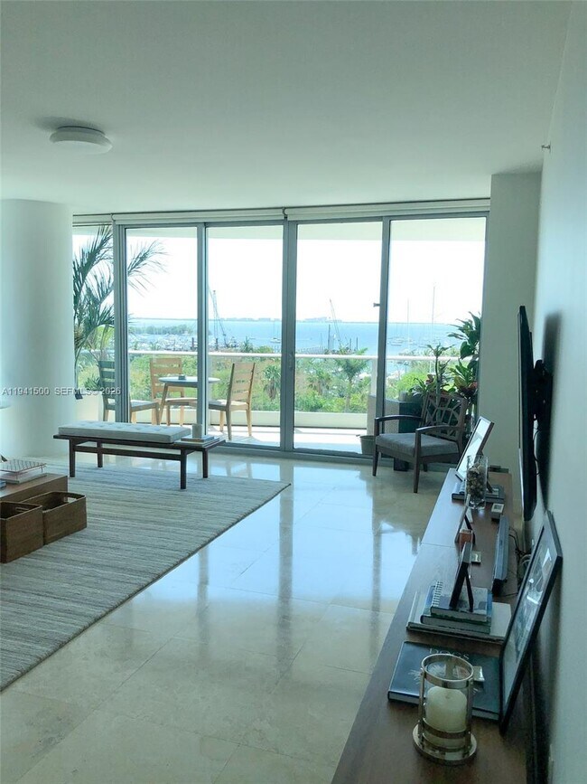 Building Photo - 2627 S Bayshore Dr